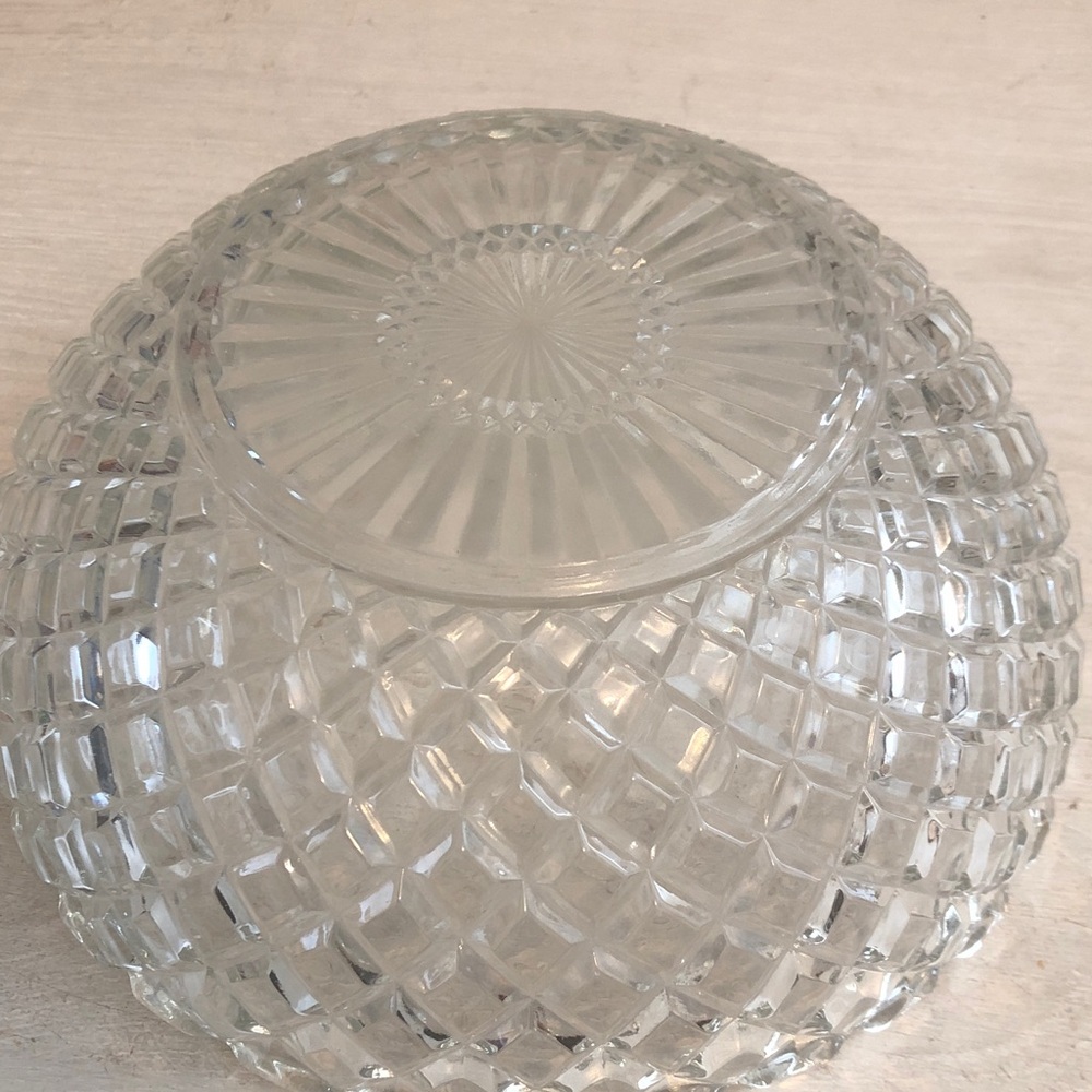 Anchor Hocking's Waterford Clear 8 1/4" Sparkling Glass Serving Bowl - Picture 4 of 4